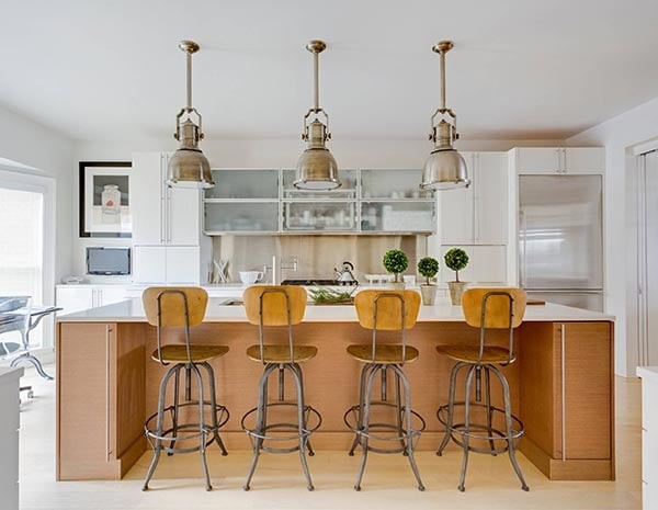 If you're looking to update your kitchen on a budget, try mixing modern metals with your existing fixtures. Many people still use brass and chrome on their kitchen hardware, but you can easily switch up the look by using new materials. For example, you can use brushed nickel or rose gold to accent your kitchen cabinetry and lighting. You can also try mixing gold with stainless steel appliances to create a more modern look in your kitchen.