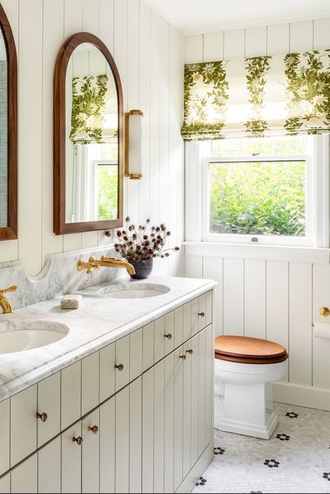 How to Decorate Bathrooms With Farmhouse Decor